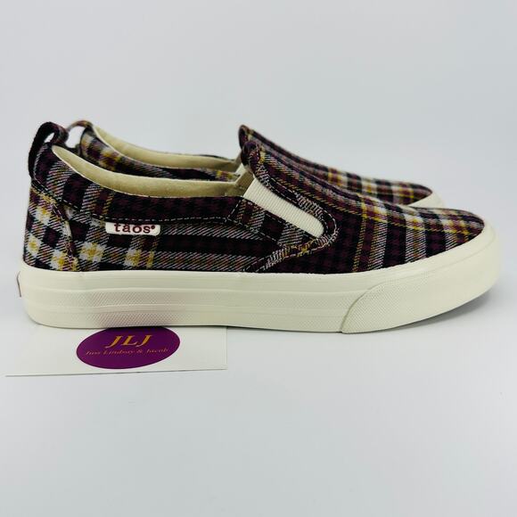 Taos Women's Rubber Soul Burgundy Plaid Canvas Slip On Comfort Sneakers Size 6 - Picture 1 of 11